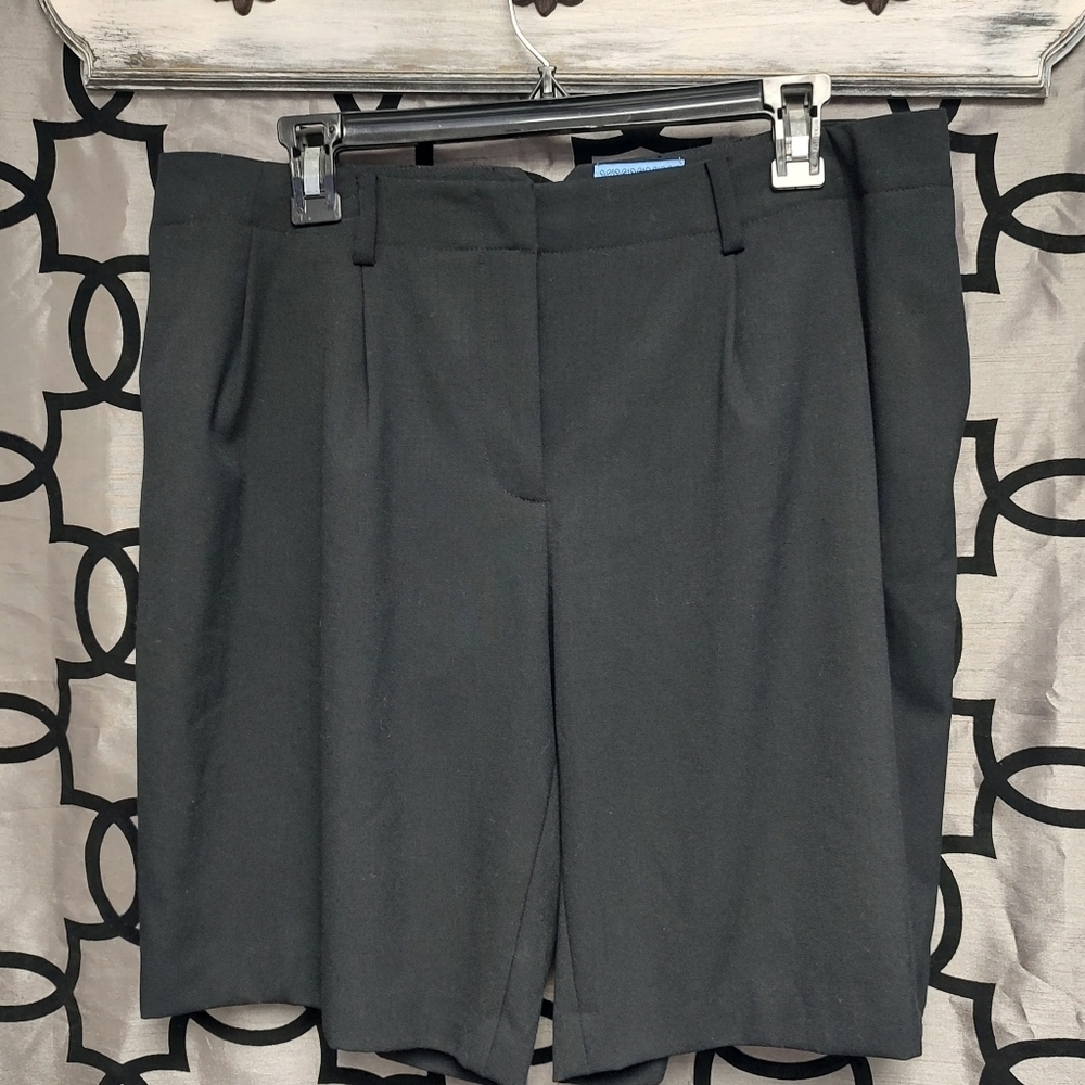 Simply Vera Classic Black Women’s Dress Shorts Size 12 Pleats